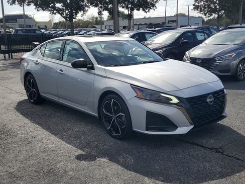 Certified 2023 Nissan Altima 2.5 SR w/ SR Premium Package image 3