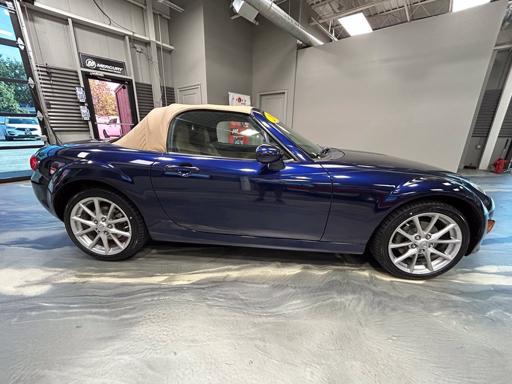 Used 2009 MAZDA MX-5 Miata Grand Touring RWD image 24
