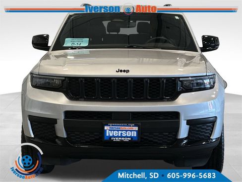 Used 2023 Jeep Grand Cherokee L Laredo AWD/4WD image 3