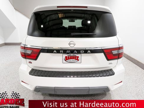 Used 2024 Nissan Armada SL w/ Captain's Chairs Package image 4