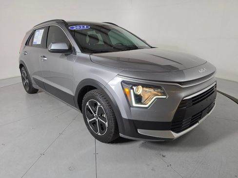 Used 2024 Kia Niro EX w/ EX Cold Weather Package FWD image 7