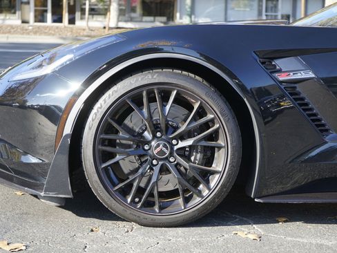 Used 2015 Chevrolet Corvette Z06 w/ 3LZ Preferred Equipment Group image 11