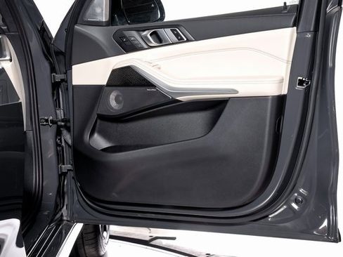 Used 2024 BMW X7 M60i w/ Executive Package image 69