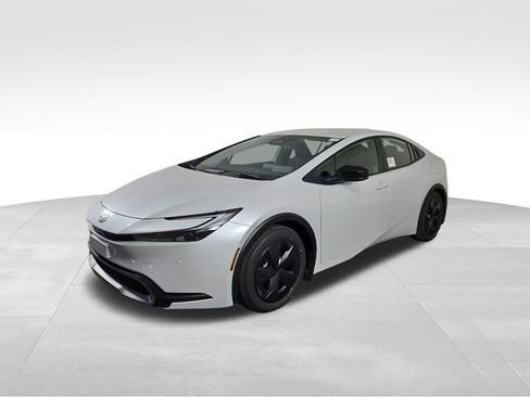 Used 2026 Toyota Prius Plug-In Hybrid image 2