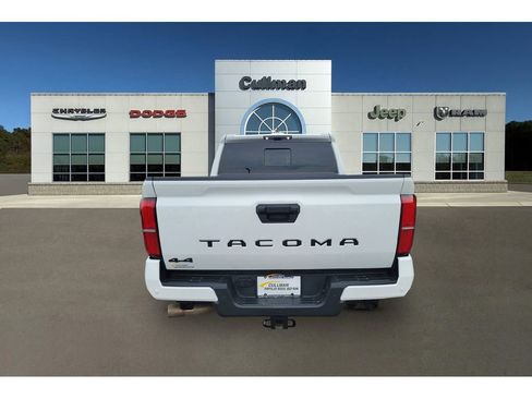 Used 2024 Toyota Tacoma TRD Off-Road w/ TRD Off Road Upgrade Package AWD/4WD image 4