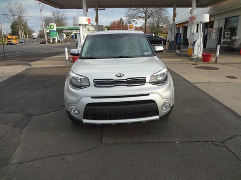 Used 2017 Kia Soul + image 7