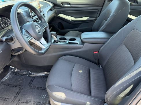 Used 2025 Nissan Altima 2.5 SV FWD image 21