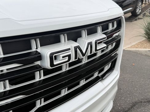 Used 2022 GMC Yukon SLT w/ SLT Premium Package AWD/4WD image 31
