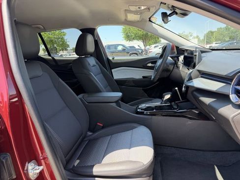 Used 2025 Chevrolet Trax LT FWD image 27