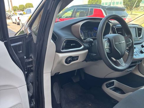 Used 2024 Chrysler Voyager LX FWD image 32