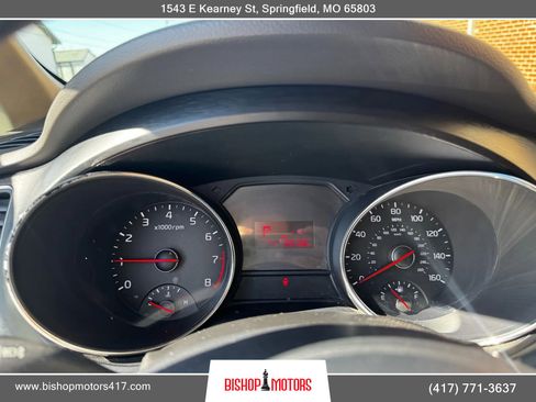 Used 2017 Kia Sedona LX image 30