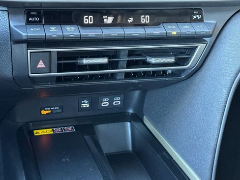 Used 2025 Toyota Camry LE image 24