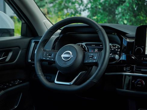 New 2025 Nissan Pathfinder SL w/ SL Premium Package image 17