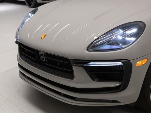 Certified 2023 Porsche Macan S AWD/4WD image 33