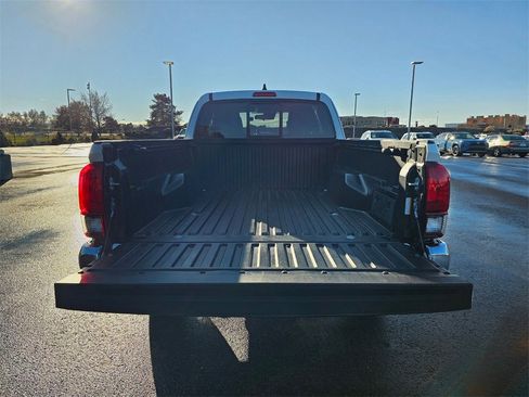 Used 2022 Toyota Tacoma SR5 w/ SR5 Appearance Package (SM) image 45