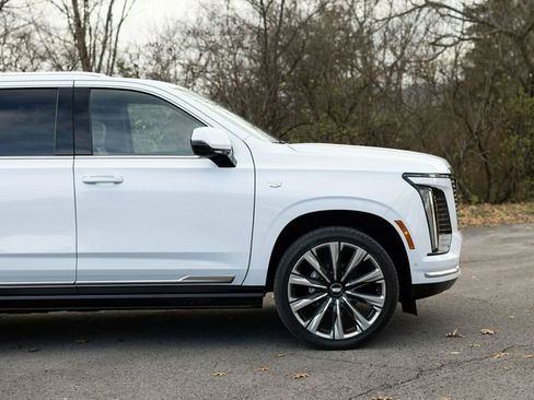 Used 2026 Cadillac Escalade Luxury w/ Touring Package image 12