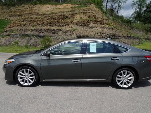 Used 2013 Toyota Avalon Limited FWD image 1