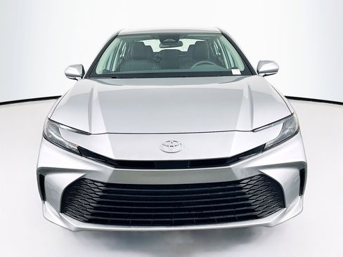 Used 2025 Toyota Camry LE image 2