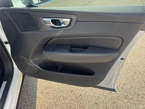 Used 2022 Volvo XC60 B6 Inscription w/ Advanced Package image 14