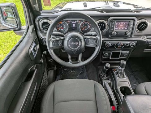 Used 2021 Jeep Gladiator Sport AWD/4WD image 16
