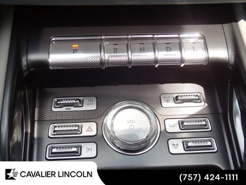 Used 2026 Lincoln Nautilus Premier AWD/4WD image 29