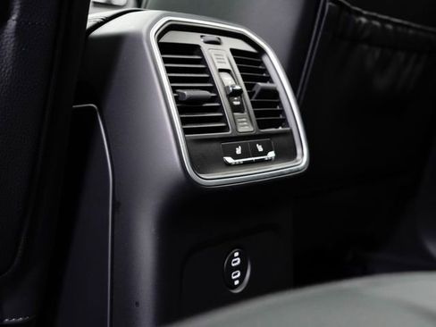 Certified 2026 Porsche Macan AWD/4WD image 15