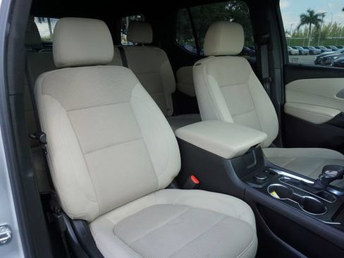 Used 2022 Chevrolet Traverse LS FWD image 2