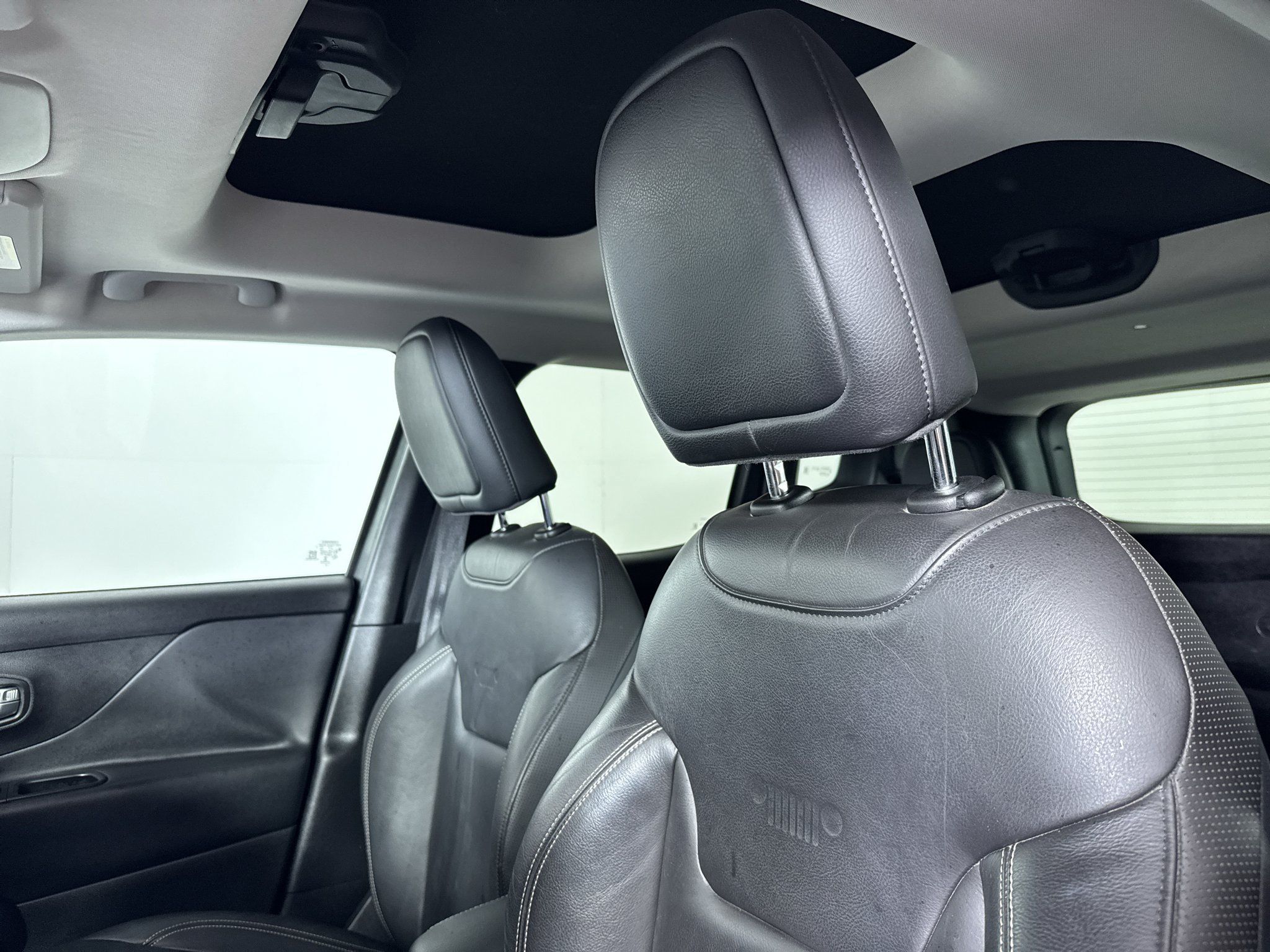 Used 2016 Jeep Renegade Limited w/ Safety & Security Group AWD/4WD image 7