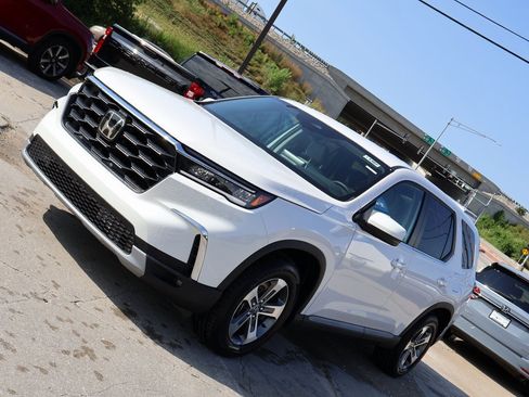 New 2025 Honda Pilot EX-L image 3