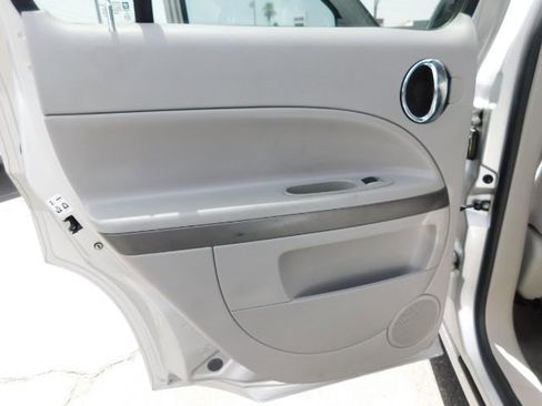 Used 2009 Chevrolet HHR LS image 14
