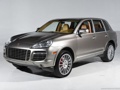 Used 2009 Porsche Cayenne Turbo S image 3