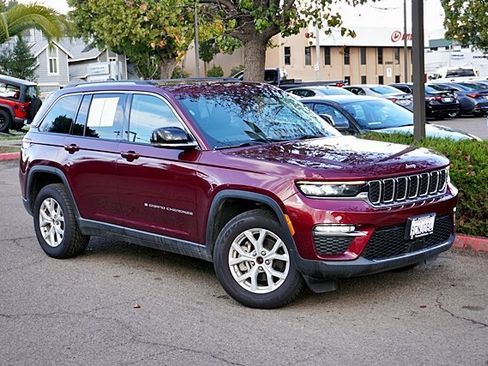 Certified 2023 Jeep Grand Cherokee Limited image 3