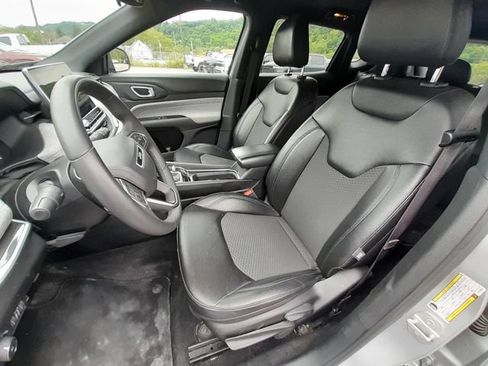 Used 2024 Jeep Compass Latitude AWD/4WD image 31