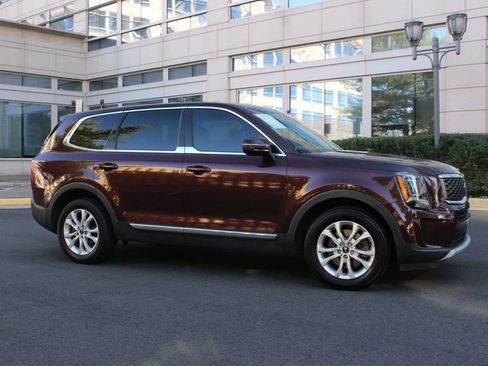 Used 2020 Kia Telluride LX image 2