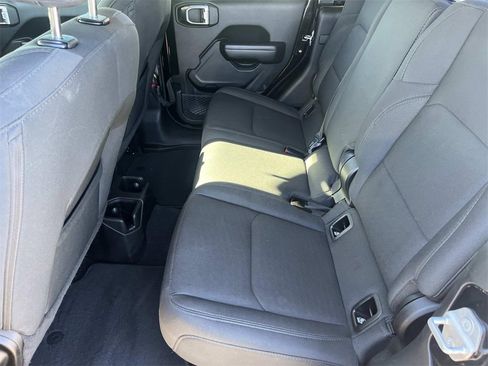 Used 2021 Jeep Gladiator Sport image 15