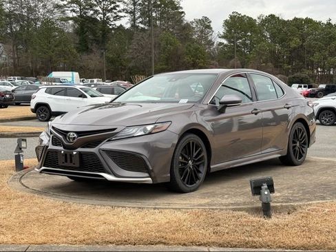Used 2023 Toyota Camry XSE image 3