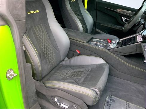 Used 2024 Lamborghini Urus Performante AWD/4WD image 30