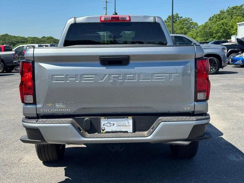Used 2024 Chevrolet Colorado LT RWD image 4