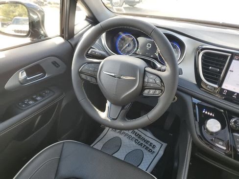 New 2026 Chrysler Pacifica Limited w/ S Appearance Package image 18