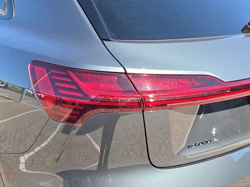 Used 2023 Audi e-tron Premium w/ Convenience Plus Package AWD/4WD image 37