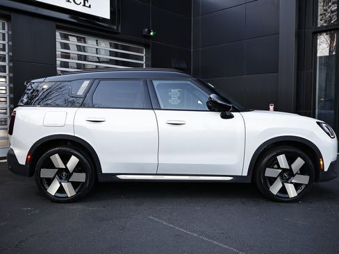 Used 2025 MINI Cooper Countryman S w/ Comfort Package Max image 4