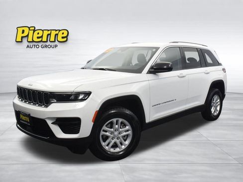 Used 2023 Jeep Grand Cherokee Laredo image 1