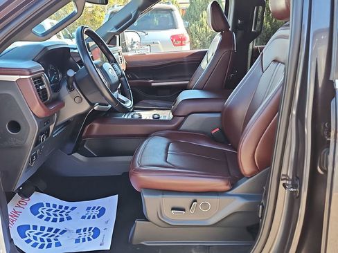 Used 2024 Ford Expedition Limited image 12