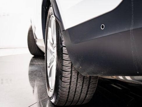 Used 2019 Land Rover Discovery HSE image 41