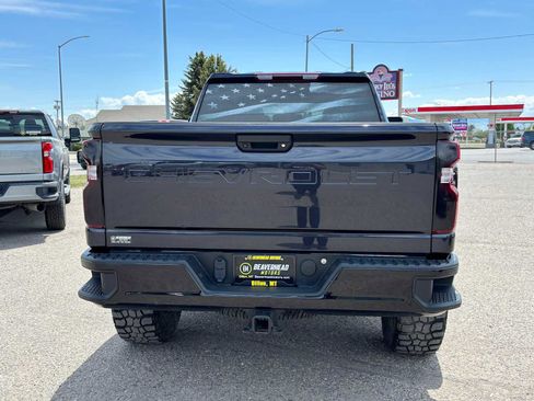 Used 2024 Chevrolet Silverado 2500 Custom image 4