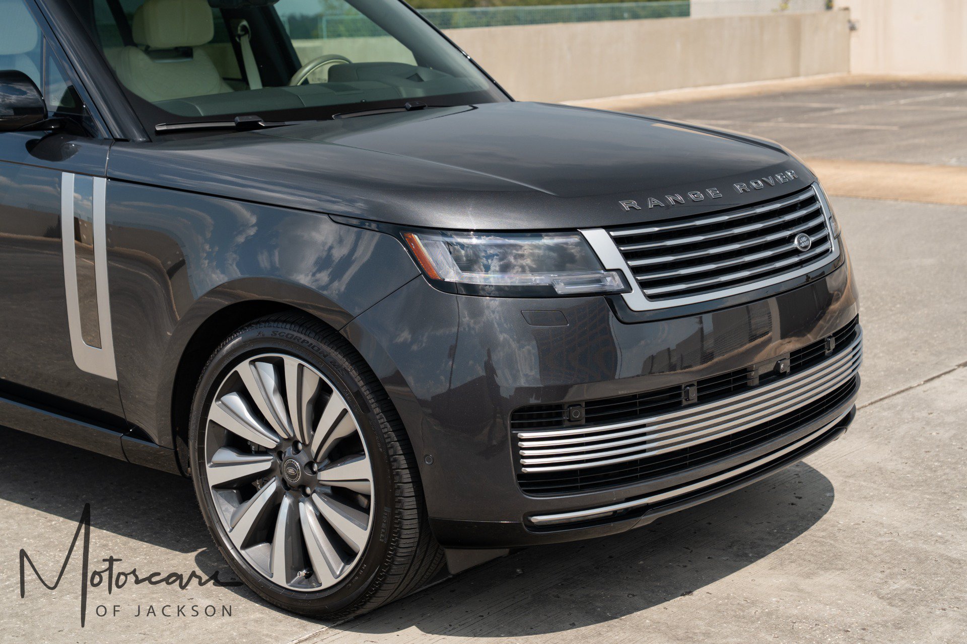 Used 2025 Land Rover Range Rover SV AWD/4WD image 31