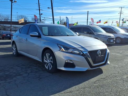 Used 2019 Nissan Altima 2.5 S image 1