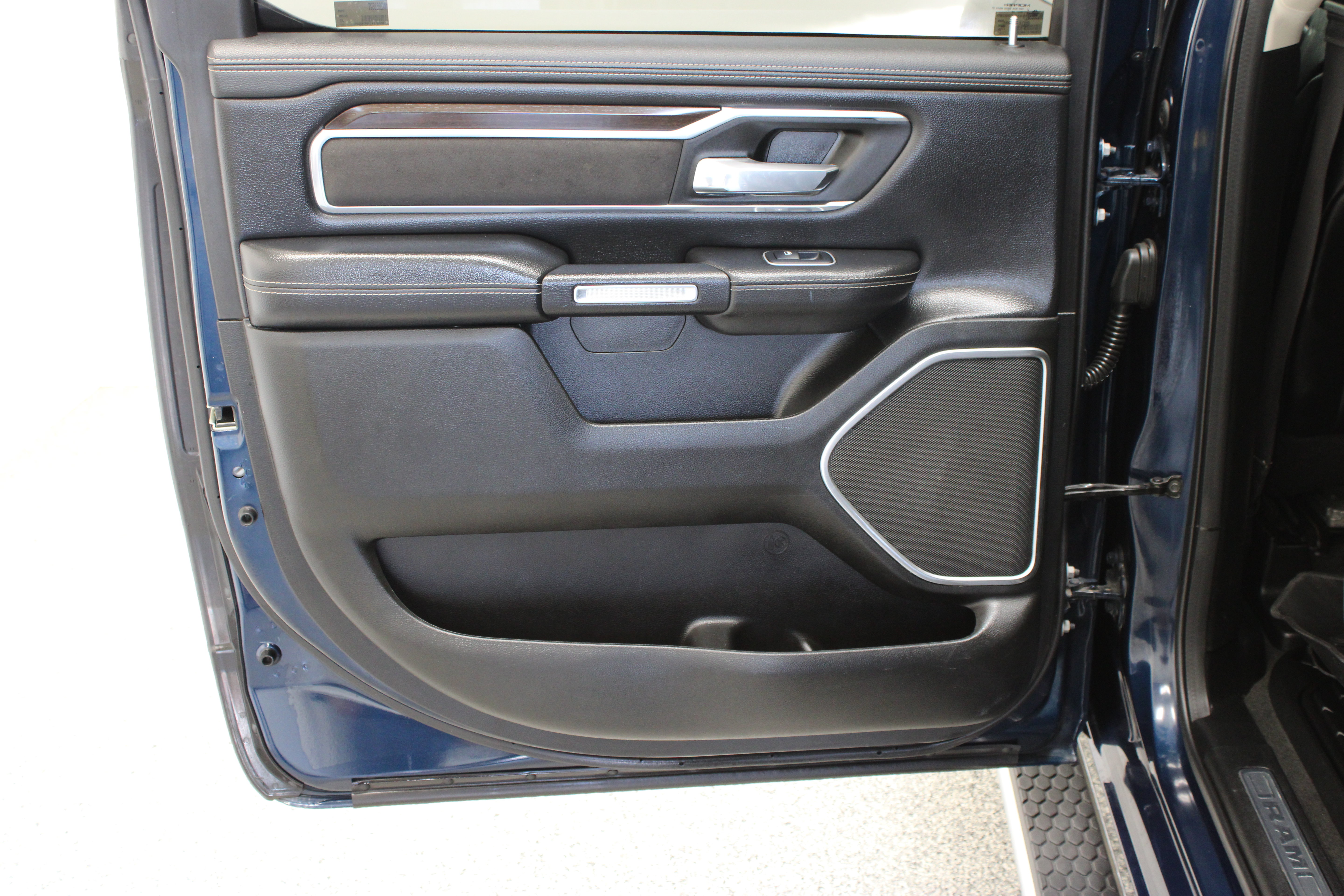 Used 2022 RAM 1500 Laramie AWD/4WD image 28