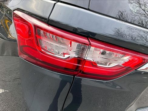 Used 2020 Chevrolet Traverse LT w/ Driver Confidence II Package image 23