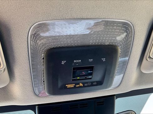 Used 2025 Toyota Prius LE FWD image 31